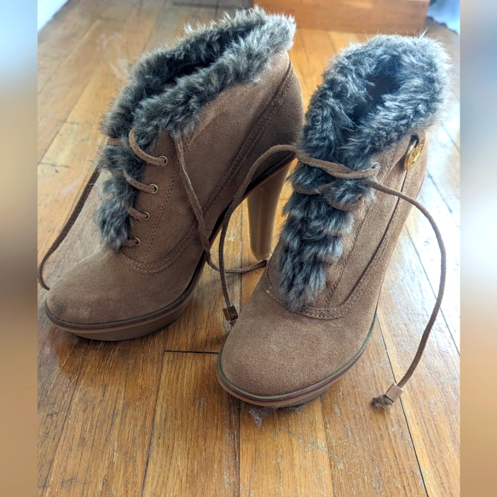 Michael Kors size 7 1/2 heeled bootie with fur